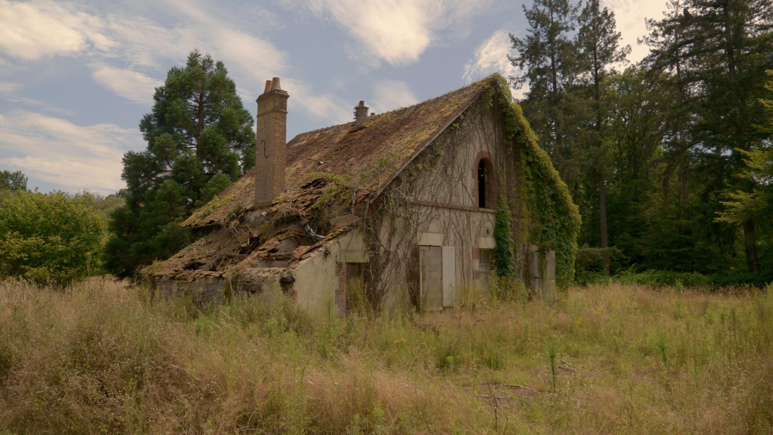 Carrefour de la Resistance à Lorris, Loiret - Maison