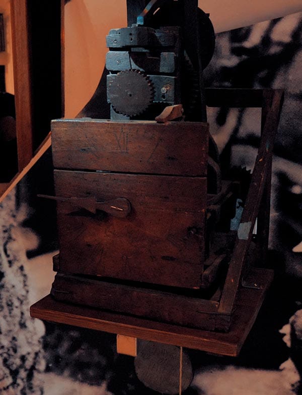 Mécanisme d’horloge fabriqué par un poilu, présenté dans l’exposition du musée horloger de Lorris