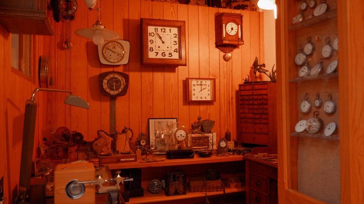 Collection d’horlogerie populaire présentée par l’association du Musée horloger de Lorris dans le Loiret