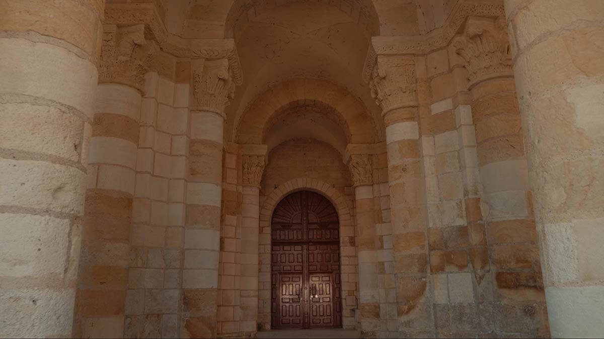 Galerie-Abbaye-de-fleury-st-benoit-sur-loire-09