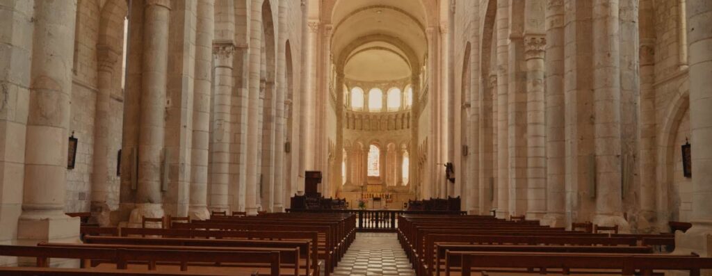 Interieur de L'abbaye à Saint Benoit sur Loire